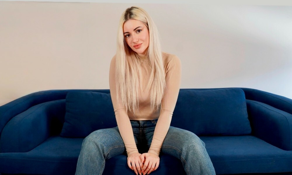 Vermilion's Sensual Solo Debut in 4K