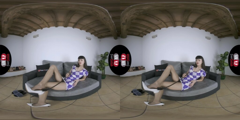Sexy Brunette Missy Sinner Playing With Her Outstanding Feet In Virtual Reality - Image 5