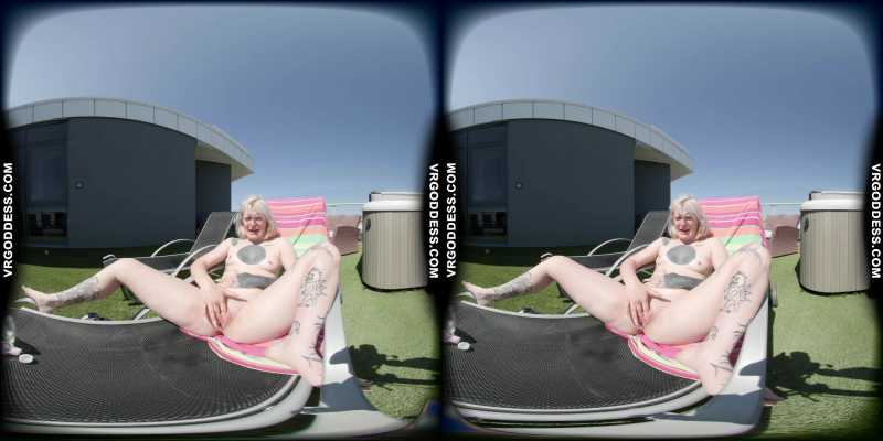 Pale Brille Fingering Herself Outdoors Under The Hot Sun With Oil - Image 5