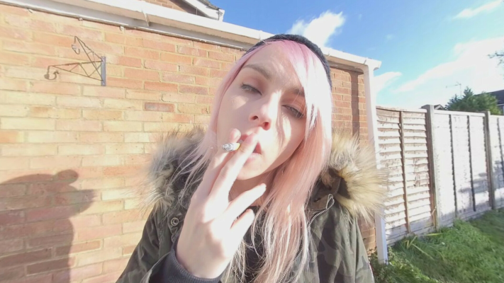 Chloe Toy Sizzles in Smoking Hot Solo Scene - Image 1