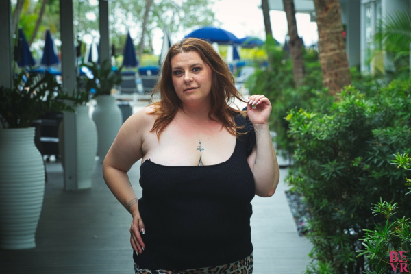 Laci Foxx Sizzles in Hot Solo Erotic Scene - Image 5