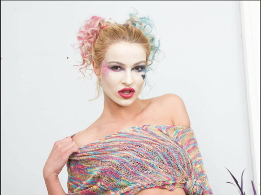 Cherry Kiss Harley Quinn Footjob VR Sensation - Image 1