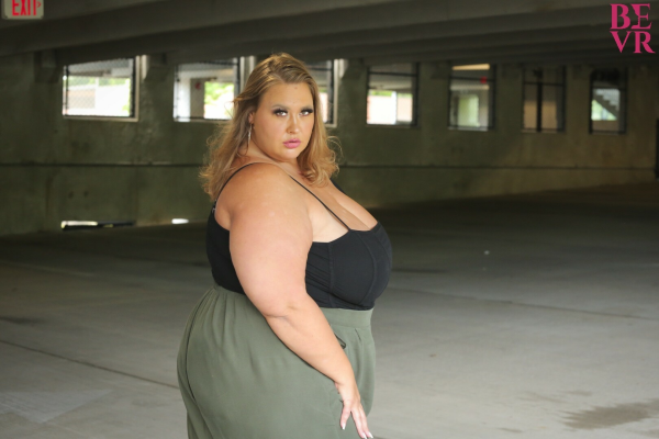 Veronica Jasmine: Curvy Solo Tease in 4K - Image 3