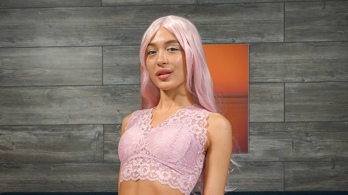 Kris The Foxx Shows Us Her Pretty Pink Pussy - Image 1