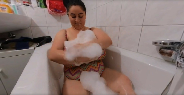 Steamy Bathtub Tease with Alice in 4K - Image 2