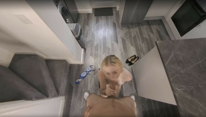 Em Yang in Wild VR Fuck Session - Image 10